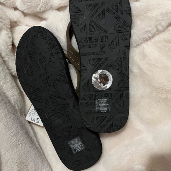 Quicksilver Flip Flops BNWT!!! - Picture 2 of 4